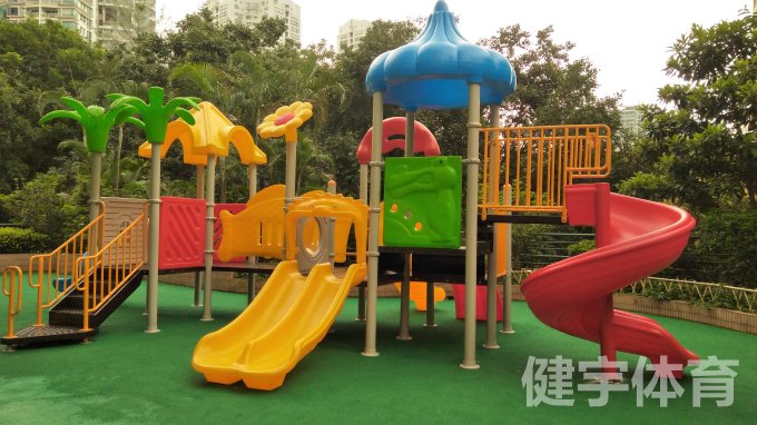 深圳市南山區(qū)創(chuàng)世紀(jì)濱?；▓@兒童滑滑梯安裝